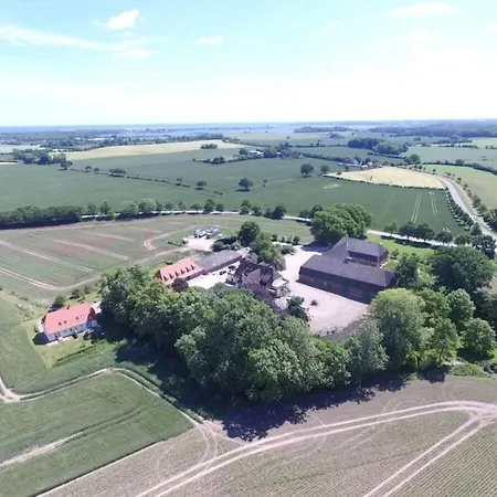With 3 Bedrooms * Hasselberg